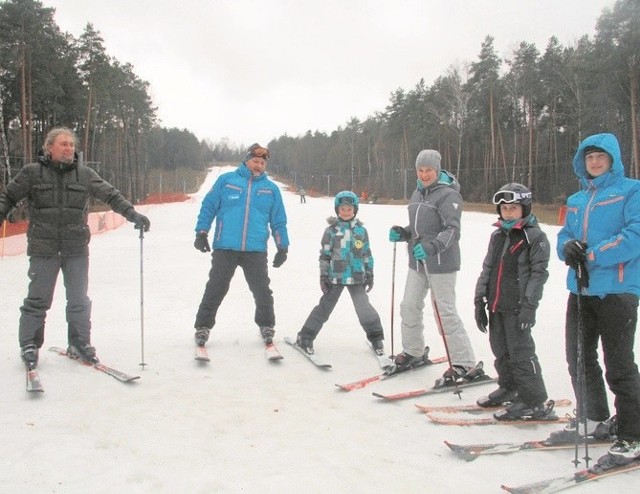 Na trasie zjazdowej na Stadionie spotkali się (od lewej): Michał, Waldemar (instruktor), Sonia, Patrycja, Emma i Rafał (instruktor)