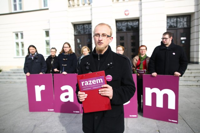 - Polityka robiona przez zwykłych ludzi jest możliwa – zapowiadał Michał Prokop, jeden z liderów Partii Razem w Radomiu.