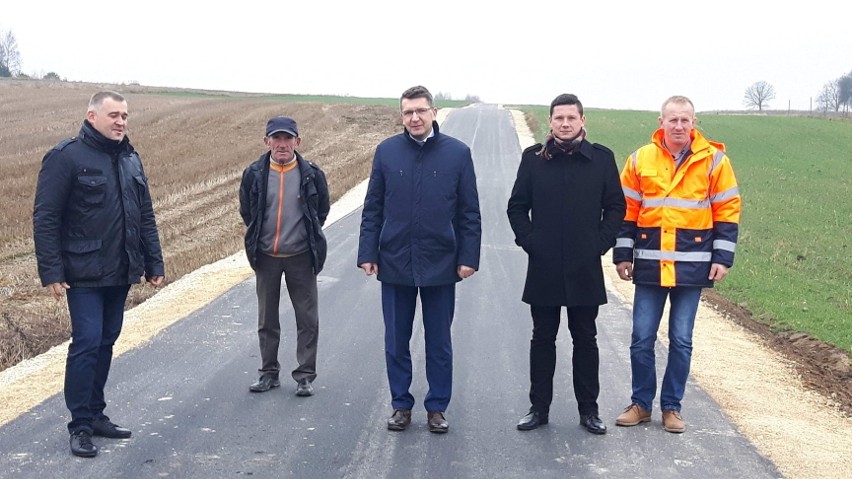 Trzy odcinki dróg w gminie Sobków oddane do użytku.