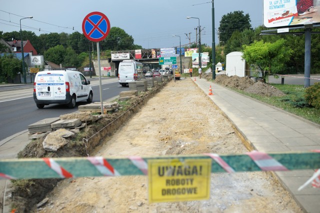 W Krakowie ścieżek rowerowych przybywa coraz więcej. W kolejnych latach powstających dróg dla rowerzystów będzie jeszcze więcej.