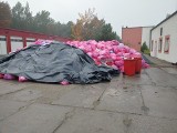 Hałdy "covidowych" śmieci pod szpitalem w Grudziądzu! Dlaczego zalegają? [zdjęcia od Czytelnika] 