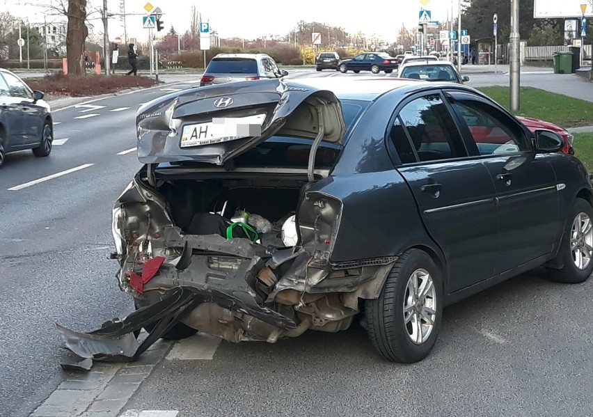 Wypadek i duże utrudnienia na obwodnicy śródmiejskiej [ZDJĘCIA]