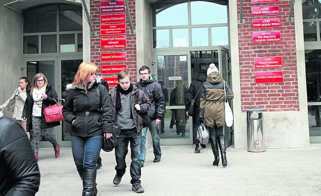 O podjęciu studiów na Politechnice Łódzkiej co roku myśli tysiące maturzystów. Jej student Maciek twierdzi, że ułatwił im podjęcie decyzji o wyborze studiów, PŁ nie jest tego pewna