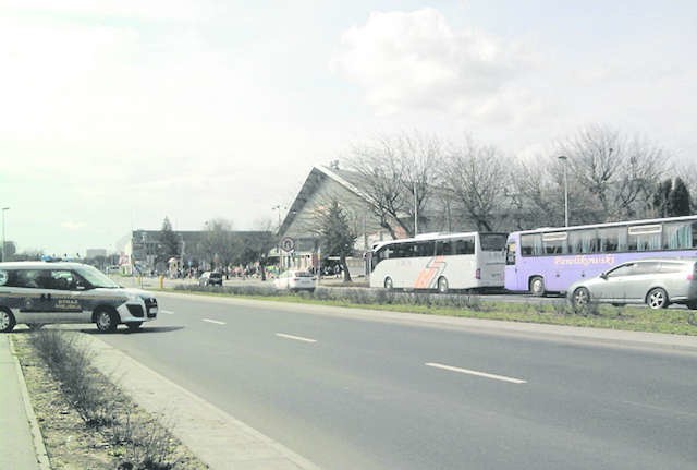 O problemach z autobusami poinformowaliśmy straż miejską, chociaż strażnicy już chyba o tym wiedzieli