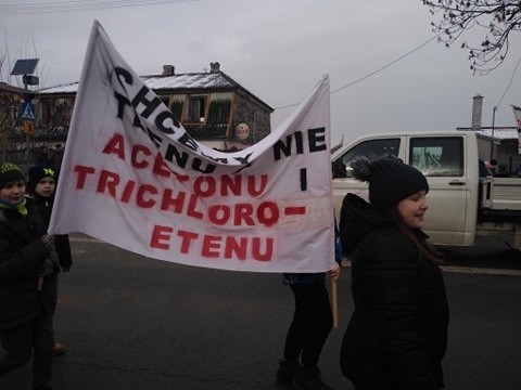 Mieszkańcy Borkowic koło Przysuchy protestują: - Zabierzcie od nas te trucizny zwożone z Europy!