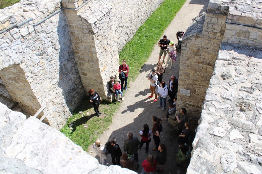 Tysiące turystów co roku zwiedzają zamek Tenczyn w Rudnie