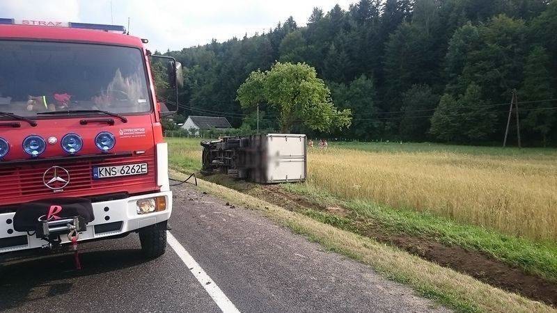 DK 75. Wyglądający groźnie wypadek na szosie krakowskiej [ZDJĘCIA]