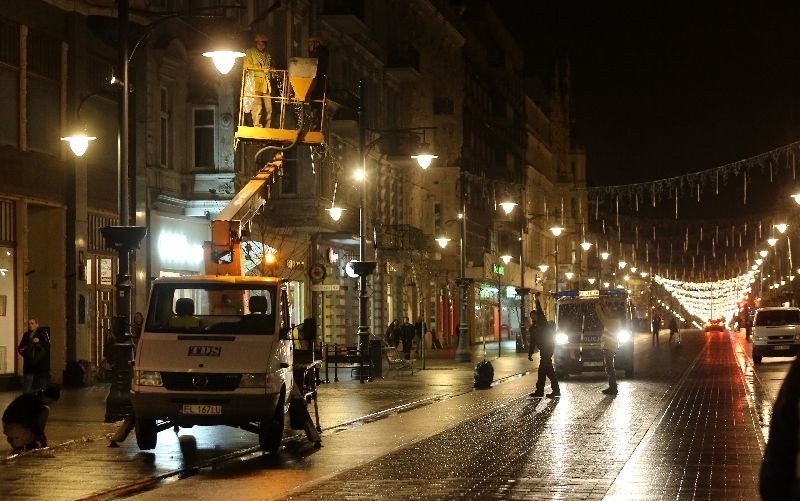 Pierwsze testy świątecznej iluminacji na Piotrkowskiej [zdjęcia]