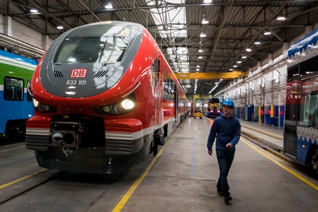 W kwietniu i maju Pesa przekazała osiem pociągów do niemieckiego przewoźnika Deutsche Bahn. Dotąd dostarczyła za Odrę 54 Linki, które są eksploatowane w Sauerland i Hesji