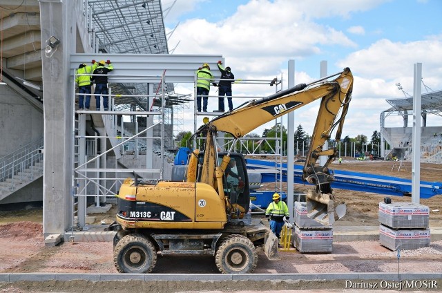 Prace przy budowie stadionu przy ulicy Struga. Zobaczcie postęp prac na kolejnych slajdach.