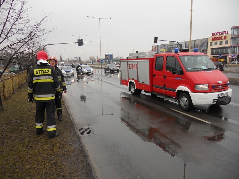 Wypadek na Struga. Wyciekło 2 tys. litrów oleju