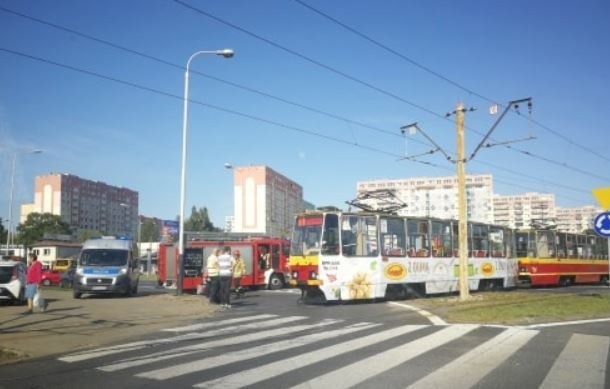 Wypadek na rondzie Insurekcji Kościuszkowskiej - zderzenie tramwaju z samochodem