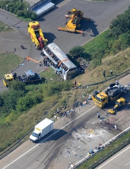 Wypadek pod Dreznem na A4. Zmarła 11 ofiara wypadku polskiego autokaru i busa [ZDJĘCIA]