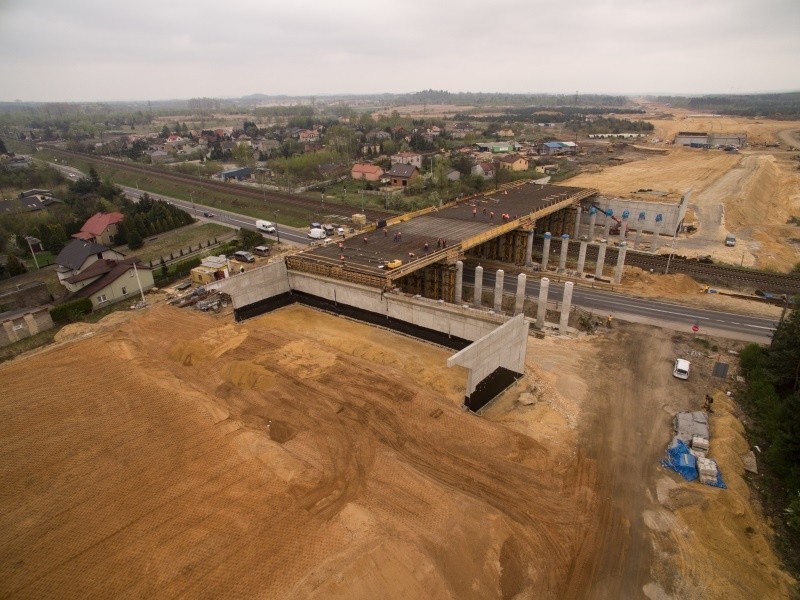 Budowa odcinka F autostrady A1. Prowadzi ją konsorcjum firm,...