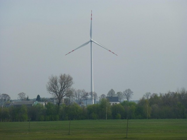 Jeden z wiatraków stojących w sąsiedniej gminie Złotniki Kujawskie