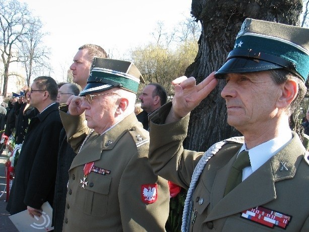 Dziś pod pomnikiem w Parku Słowiańskim odbyła się patriotyczna uroczystość. 64 lata temu zakończyły się walki o Głogów.