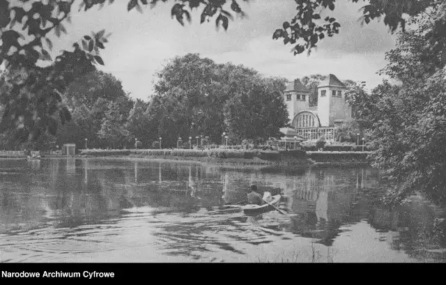 Park Sołacki. Na zdjęciu widoczna restauracja. Następne zdjęcie ---->