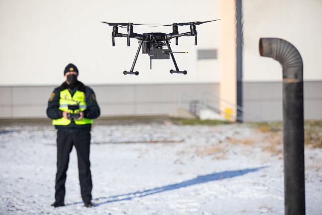 Bielscy strażnicy miejscy używając dronów sprawdzą, czym mieszkańcy palą w piecach