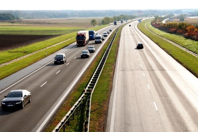 Pomiędzy Prądami a Dabrówką samochody jeżdżą już dwoma nitkami autostrady A4.