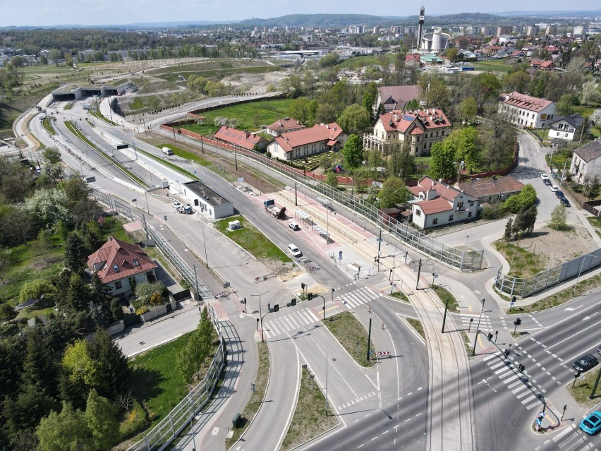 Kraków. Trasa Łagiewnicka wygląda na gotową do jazdy. Kiedy otwarcie nowej drogi? [ZDJĘCIA] 11.05.22