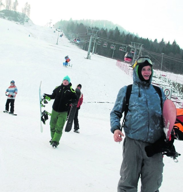 Kryniccy snowboardziści cieszyli się z otwarcia sezonu. Chwalili dobrze przygotowane trasy, na których nie było nierówności i muld. Wczoraj na stok już nie wrócili, bo wyciągi zamknięto