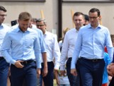 Premier Mateusz Morawiecki w Truskolasach z Kubą Błaszczykowskim. Początek nowego programu: budowa boisk piłkarskich