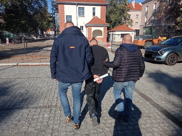 Duże ilości narkotyków znaleźli policjanci u jednego z mieszkańców Chełmna w jego domu