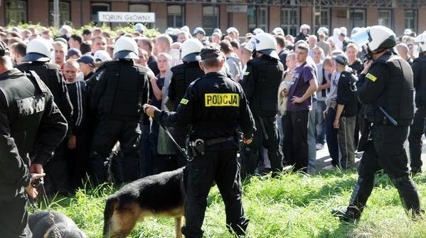 Policja wzmocniła swoje siły przed meczem Elany z Zagłębiem