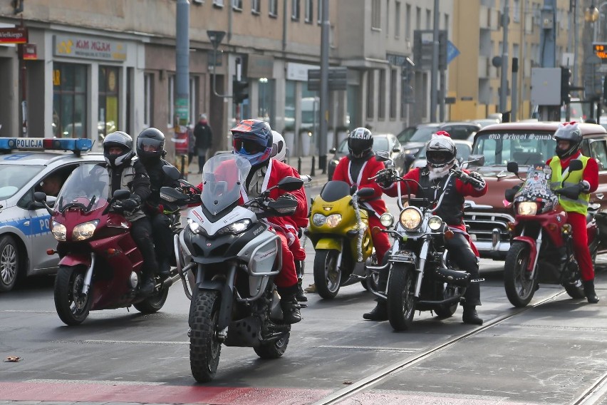Parada mikołajów na motocyklach we Wrocławiu