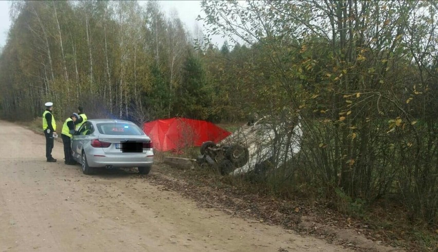 Borsukówka. Dachowanie citroena na drodze lokalnej. Kierowca nie przeżył wypadku [ZDJĘCIA]