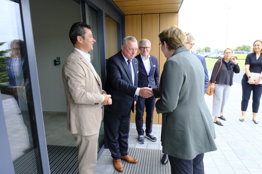 Minister budownictwa Niemiec odwiedziła fabrykę MOD21 w Ostaszewie