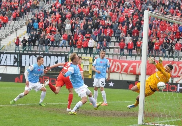 Matko Perdijć wiosną grał od 17 minuty meczu Widzewa z Cracovią w Łodzi. Wpuścił dwa gole po strzałach Eduradsa Visnakovsa i  Povilasa Leimonasa.