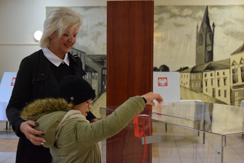 Głosują mieszkańcy Barwic