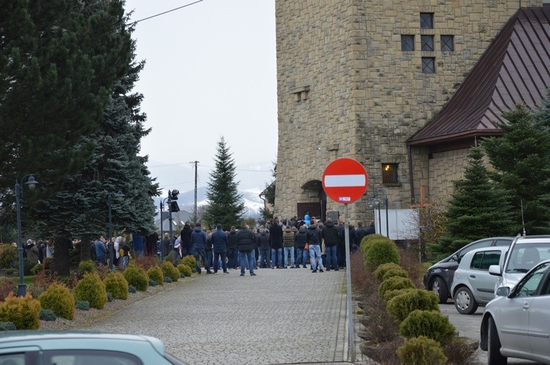 Nowy Sącz. Tłumy pożegnały tragicznie zmarłą rodzinę [ZDJĘCIA]