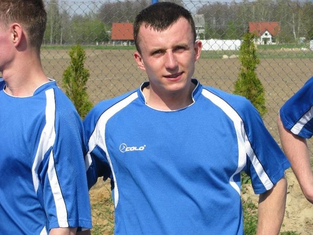 Remigiusz Dąbrowski strzelił trzecią bramkę dla KS CK Troszyn.