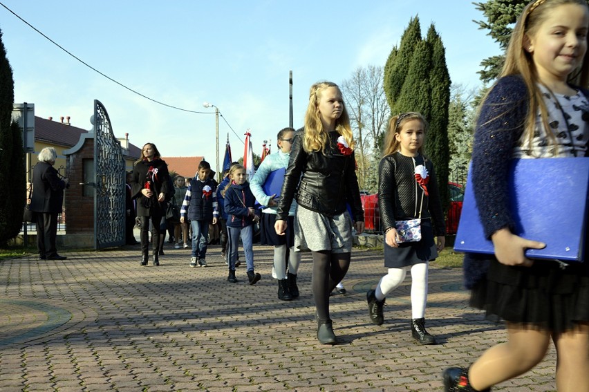 Staszkówka. Uroczyście świętowano rocznice niepodległości. W kościele odsłonięto okolicznościową tablicę