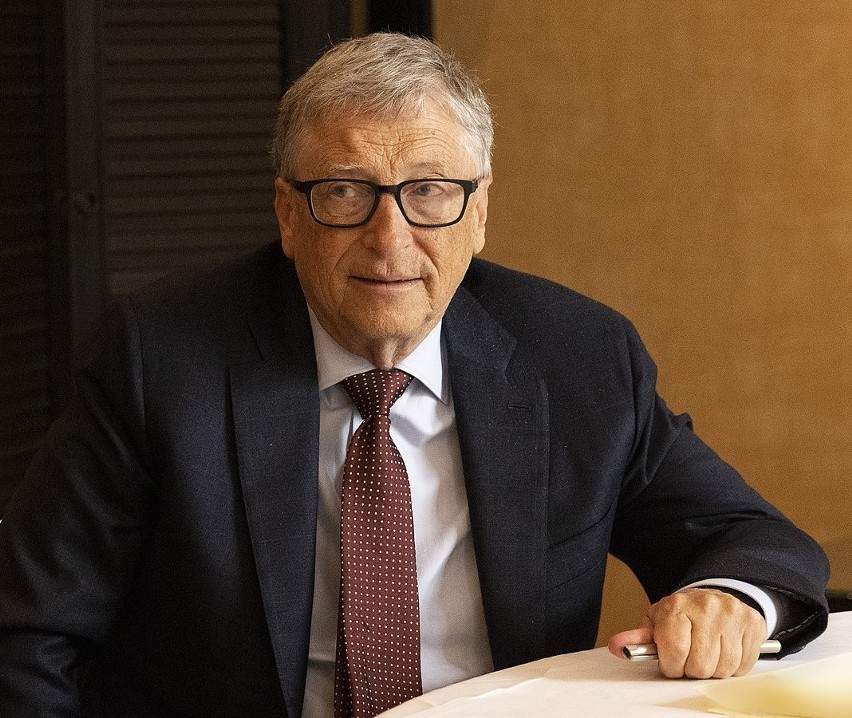 Bill Gates, założyciel firmy Microsoft jest czwarty w...