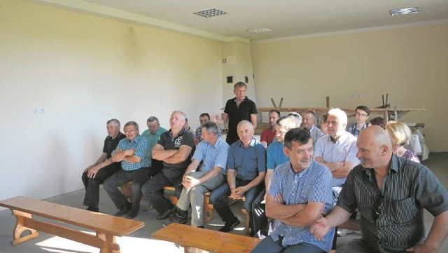Uczestnicy zebrania wiejskiego w Czuszowie