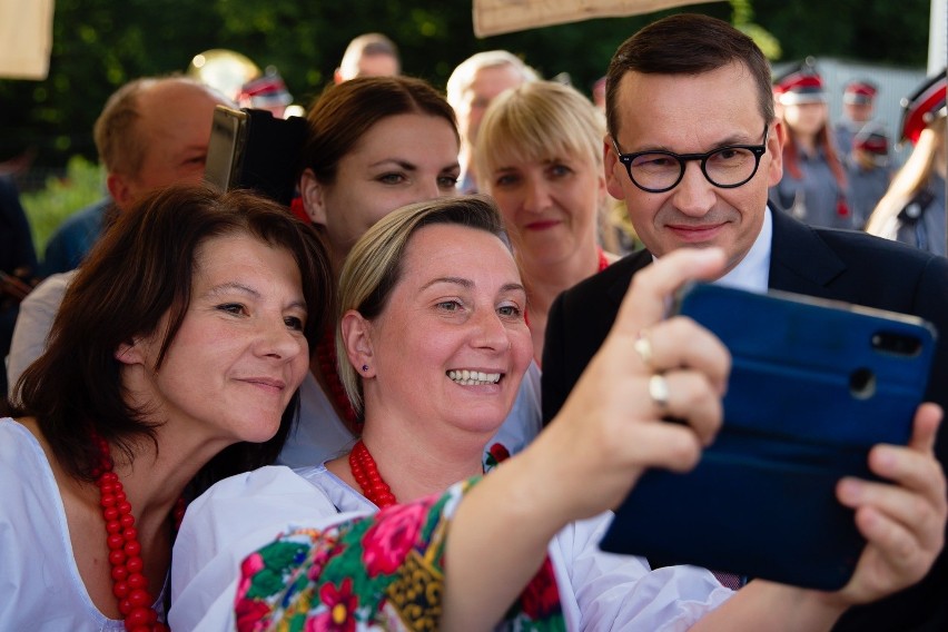 Premier Mateusz Morawiecki w Trzcianie na otwarciu Gminnego...