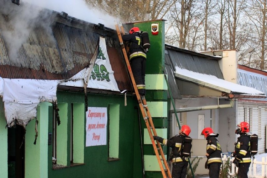 Pożar pizzerii na ul. Łódzkiej w Gdańsku. Z ogniem walczyły 4 zastępy straży [ZDJĘCIA]