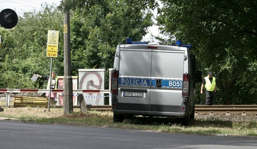 Wrocław: Śmierć na Krzemienieckiej. Mężczyznę potrącił pociąg (ZDJĘCIA)