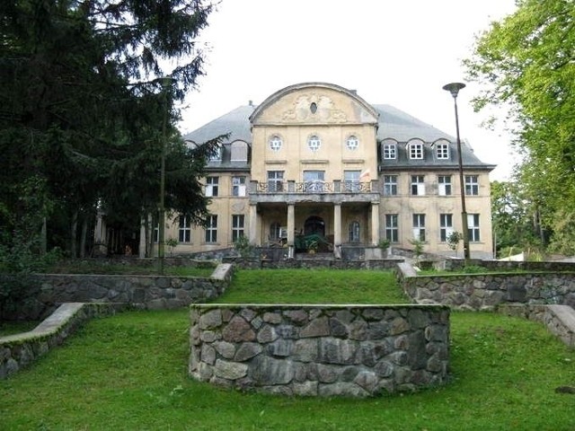 Za 1,8 mln zł można kupić zabytkowy pałac w Trzcinnie (gm. Miastko).