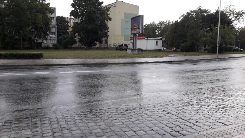 Burza we Wrocławiu. Ciemne chmury nad miastem [GDZIE JEST BURZA]