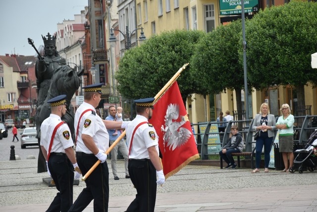 Straż Miejska w Malborku pełni nie tylko funkcje porządkowe, ale i reprezentacyjne jako poczet ze sztandarem miasta.