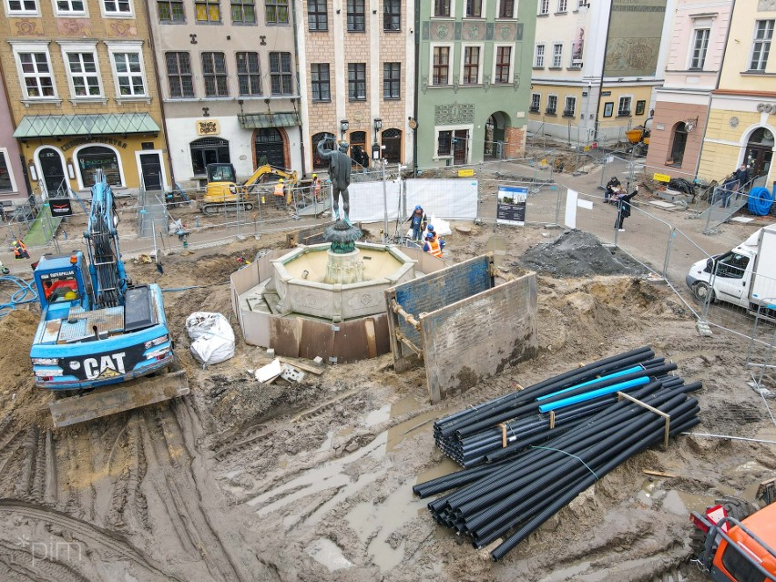 Tak wyglądają postępy inwestycji na Starym Rynku w Poznaniu....