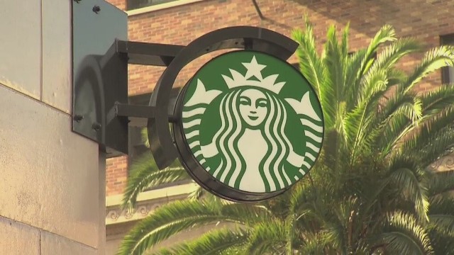 14 szczęśliwców przez 30 lat będzie mogło napić się darmowej kawy w  największej na świecie sieci kawiarni Starbucks
