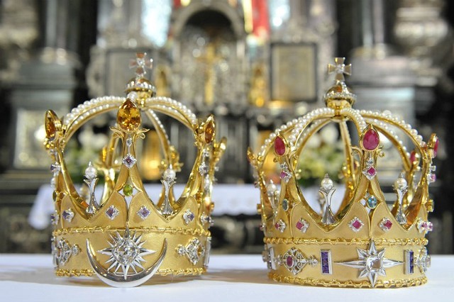 Z darów parafian powstały nowe korony dla Piety. Ważą ponad 2 kg, wykonane są ze szczerego złota najwyższej próby i ozdobione szlachetnymi kamieniami.