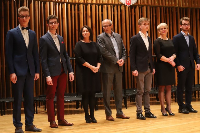 Z okazji Dnia Edukacji Narodowej w sali koncertowej Zespołu Szkół Muzycznych im. Oskara Kolberga odbyła się gala, podczas której nagrodzono wybitnych uczniów oraz pedagogów z radomskich szkół.