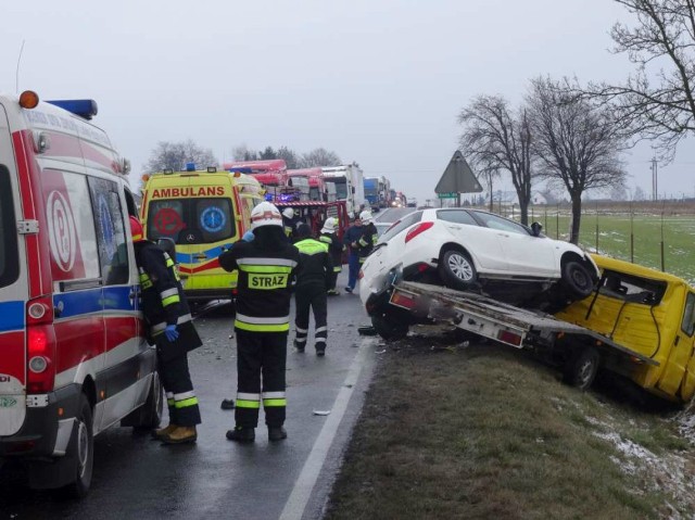 Wypadek we Florentynie pod Kaliszem: Trzy osoby w szpitalu