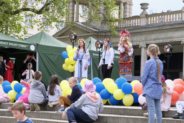 Integracja i zbliżenie kultur – polskiej i ukraińskiej to główny cel charytatywnego wydarzenia kulturalnego "Barwy Wolności". W niedzielę, 8 maja na pl. Wolności w Poznaniu można było zobaczyć oraz posłuchać polskich i ukraińskich artystów. Zobacz zdjęcia --->>>